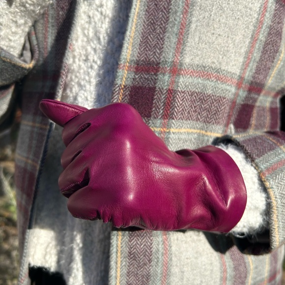 NEW Raspberry Italian Leather Driving Gloves - Unlined - Picture 3 of 3